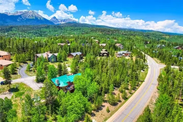 Aerial view from Lincoln Lodge toward the surrounding mountain range