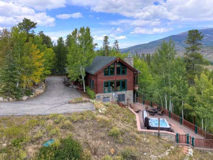 Aerial exterior view of Lincoln Lodge surrounded by mature trees