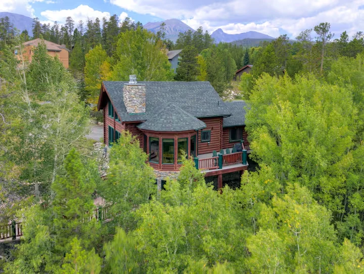 Lincoln Lodge tucked among pines and aspens