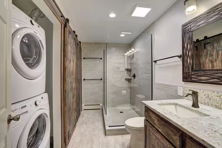 Bright Lincoln Lodge bathroom with walk-in shower