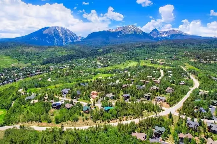 Panoramic mountain view across Summit County from near Lincoln Lodge