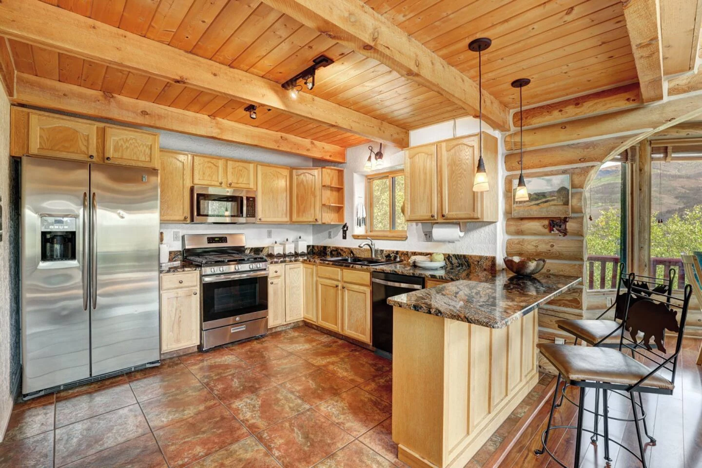 Full gourmet kitchen at Lincoln Lodge with granite counters and premium appliances