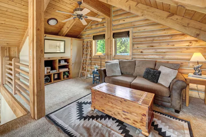 Upper loft lounge overlooking the great room at Lincoln Lodge