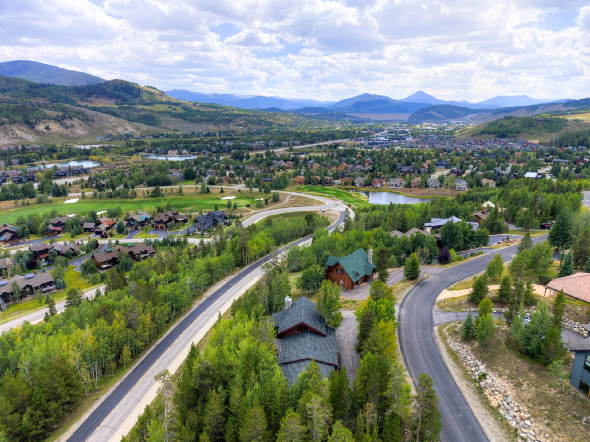 Winding road through the mountain neighborhood near Lincoln Lodge