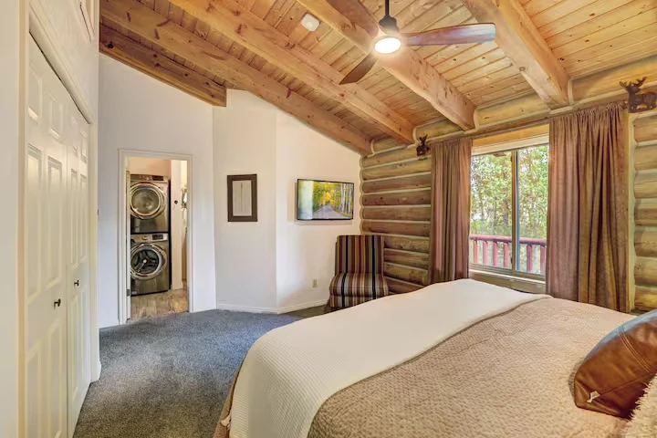Second view of a quiet bedroom at Lincoln Lodge near the laundry